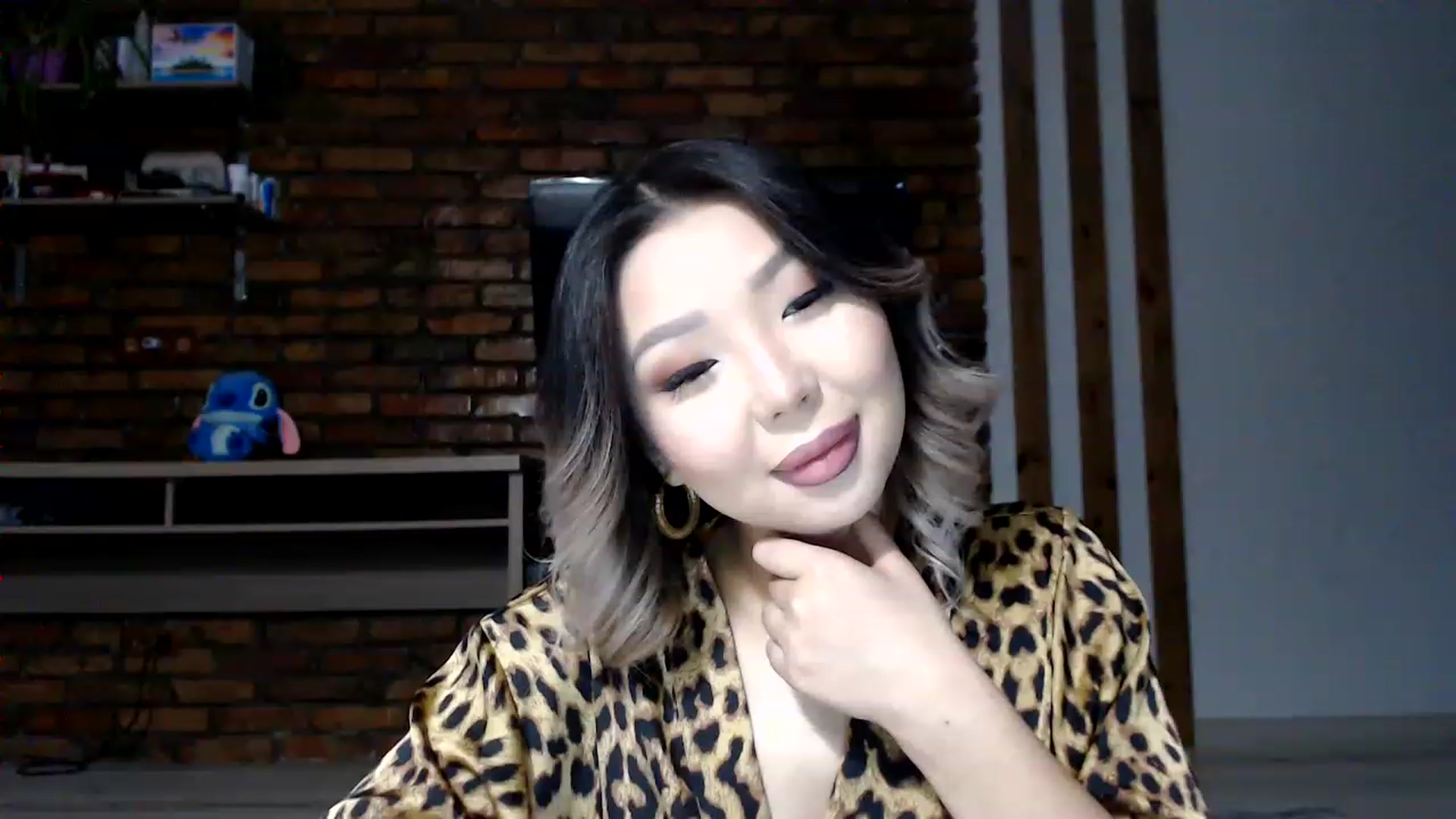 Gallery image thumbnail from MinggLee_'s myfreecams stream on, 01/31/2023, 18:09 image 18 of 20