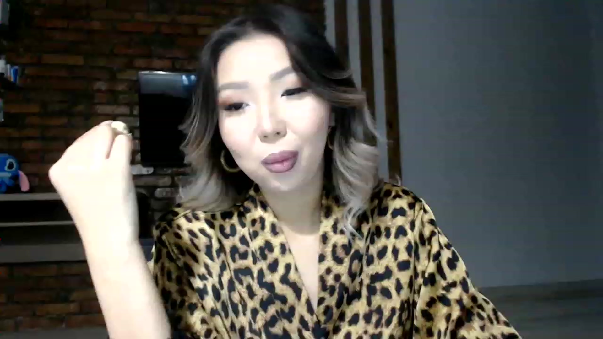 Gallery image thumbnail from MinggLee_'s myfreecams stream on, 01/31/2023, 18:09 image 3 of 20