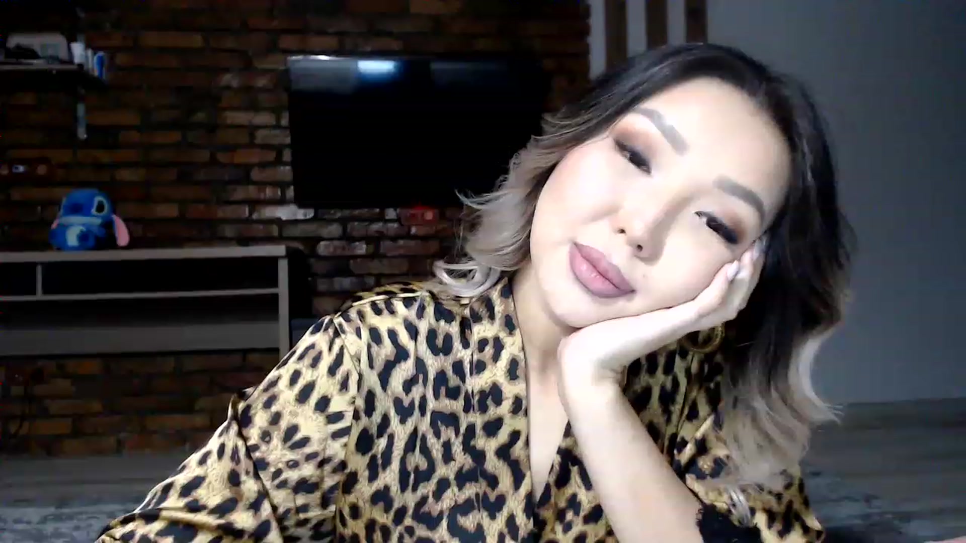 Gallery image thumbnail from MinggLee_'s myfreecams stream on, 01/31/2023, 18:09 image 10 of 20