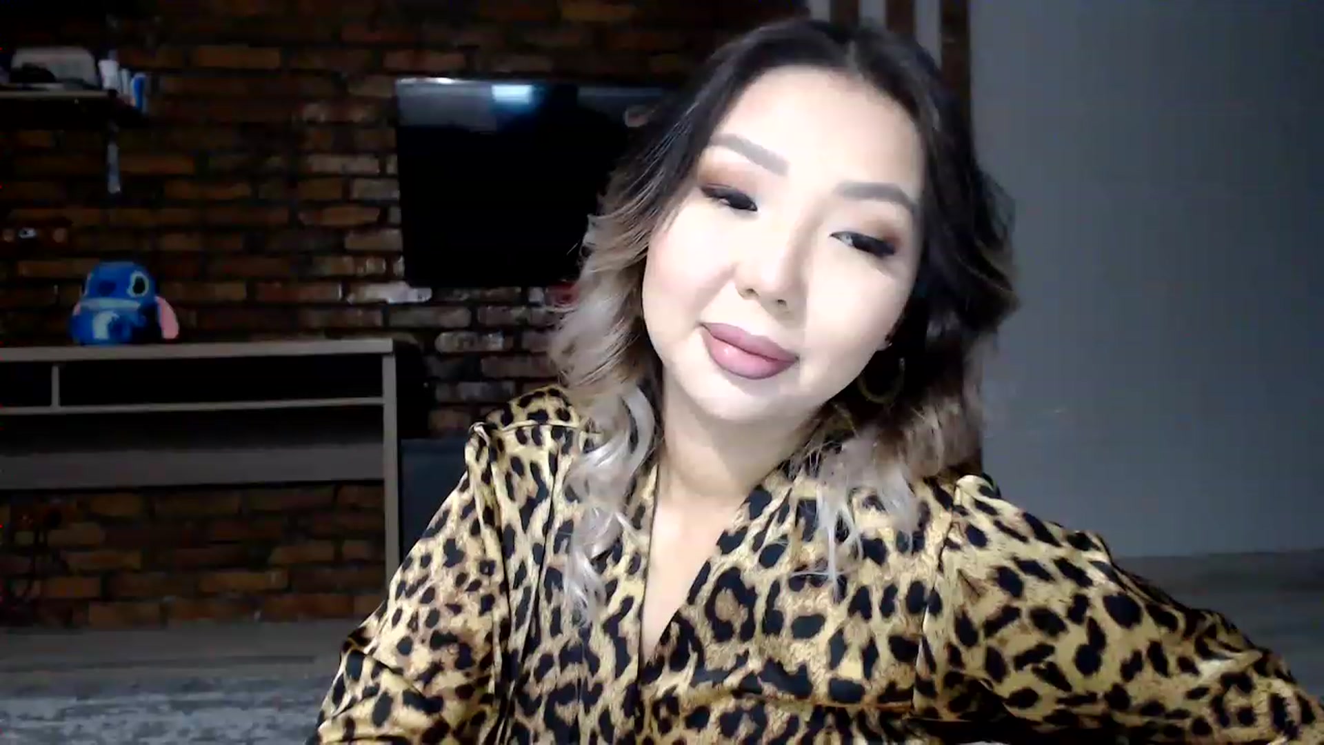 Gallery image thumbnail from MinggLee_'s myfreecams stream on, 01/31/2023, 18:09 image 12 of 20