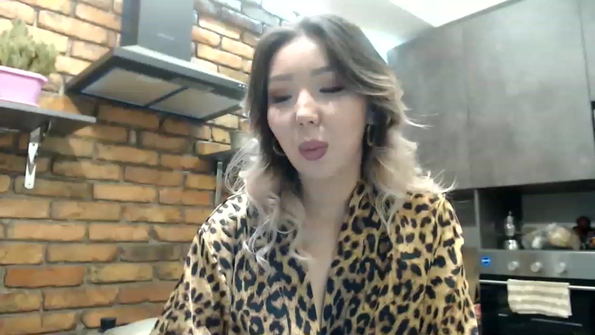 Gallery image thumbnail from MinggLee_'s myfreecams stream on, 01/31/2023, 18:09 image 1 of 20