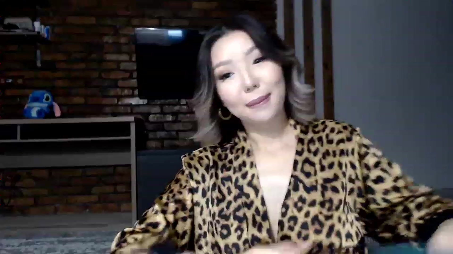 Gallery image thumbnail from MinggLee_'s myfreecams stream on, 01/31/2023, 18:09 image 9 of 20
