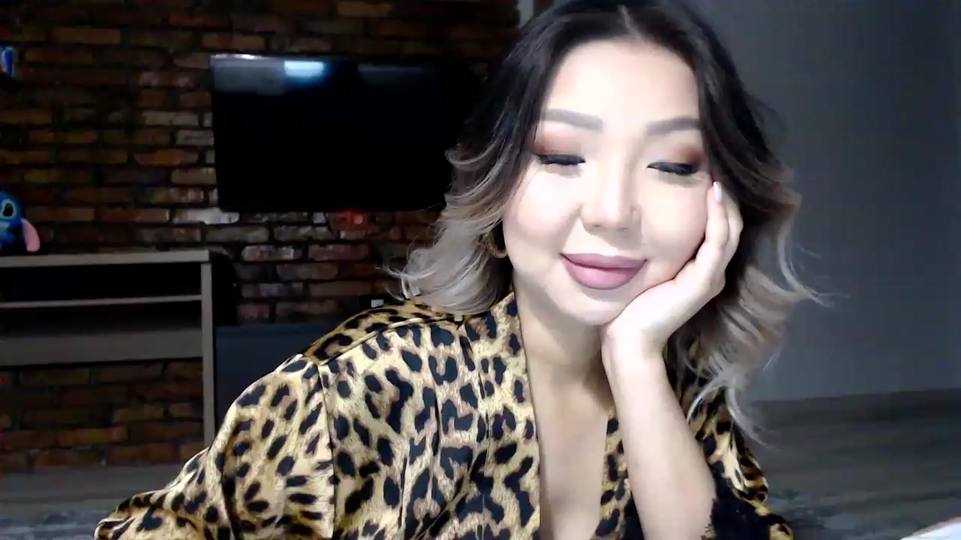 Gallery image thumbnail from MinggLee_'s myfreecams stream on, 01/31/2023, 18:09 image 5 of 20
