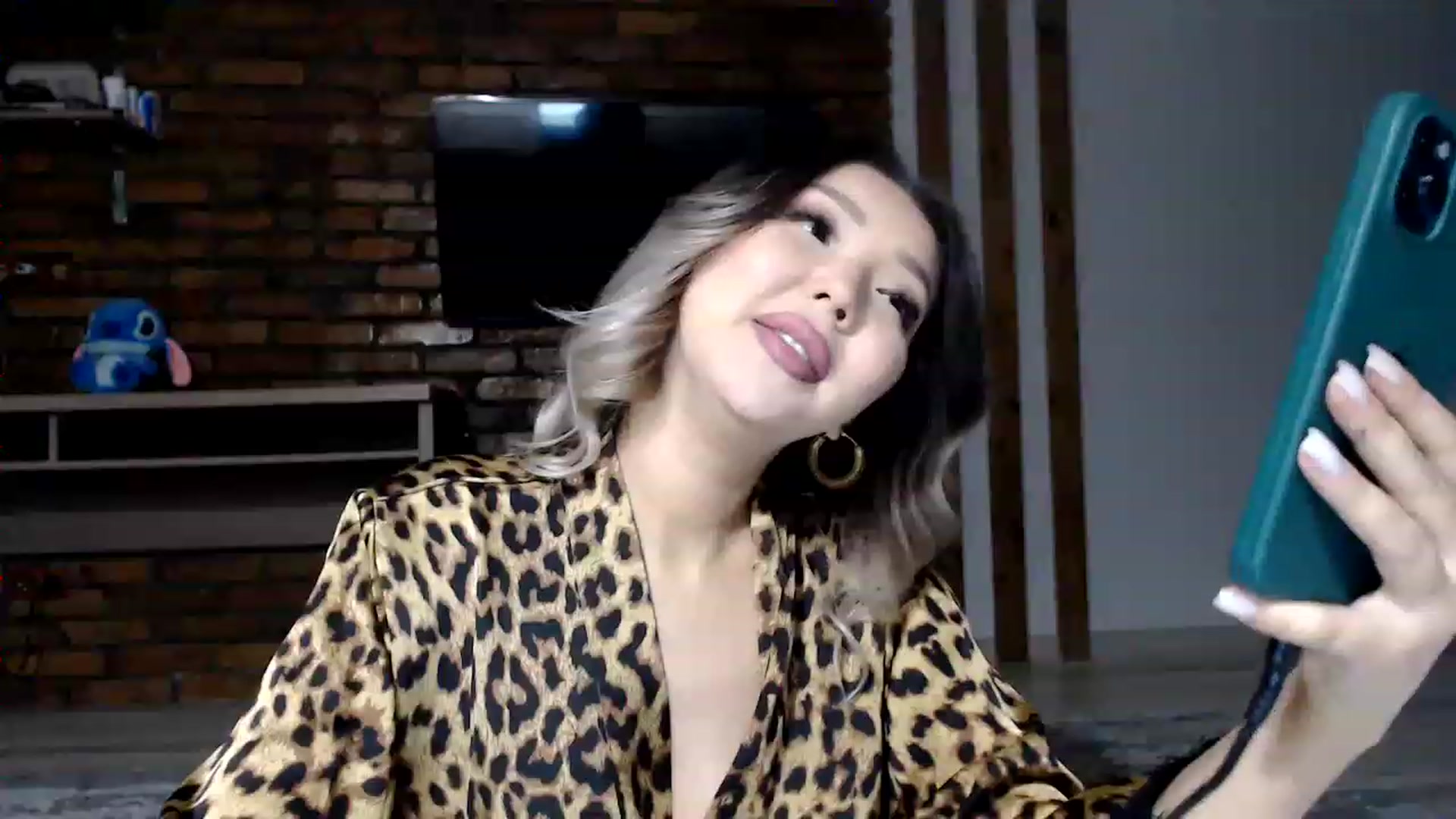 Gallery image thumbnail from MinggLee_'s myfreecams stream on, 01/31/2023, 18:09 image 8 of 20