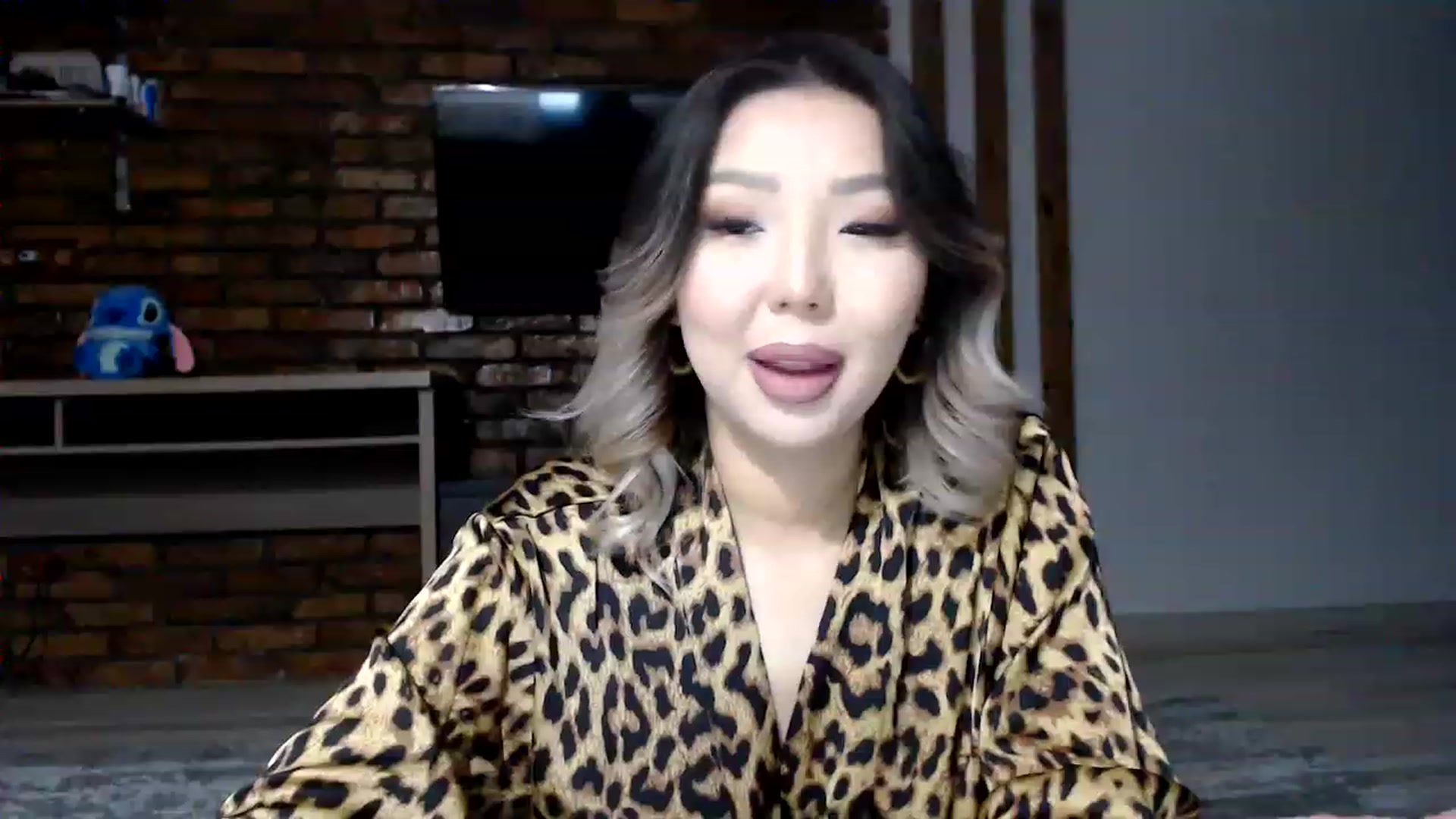 Gallery image thumbnail from MinggLee_'s myfreecams stream on, 01/31/2023, 18:09 image 11 of 20