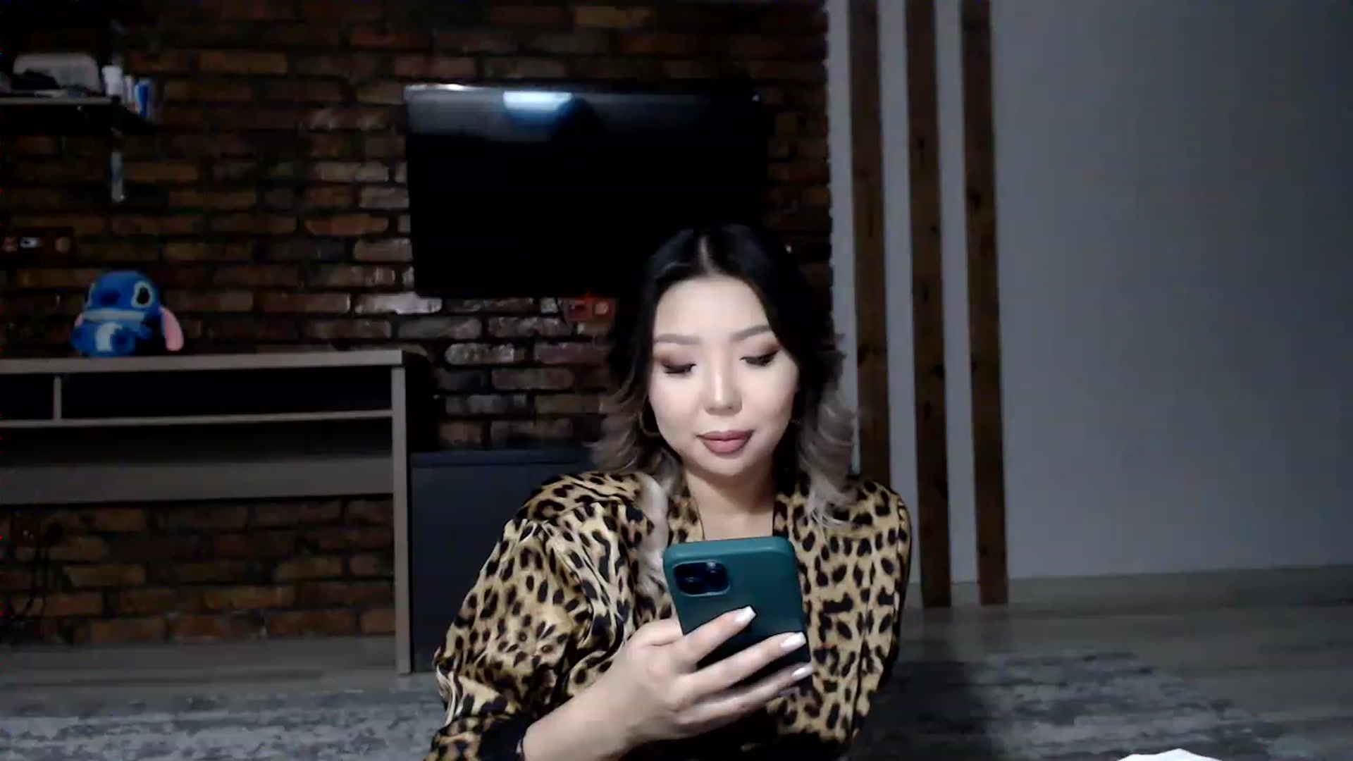 Gallery image thumbnail from MinggLee_'s myfreecams stream on, 01/31/2023, 18:09 image 13 of 20