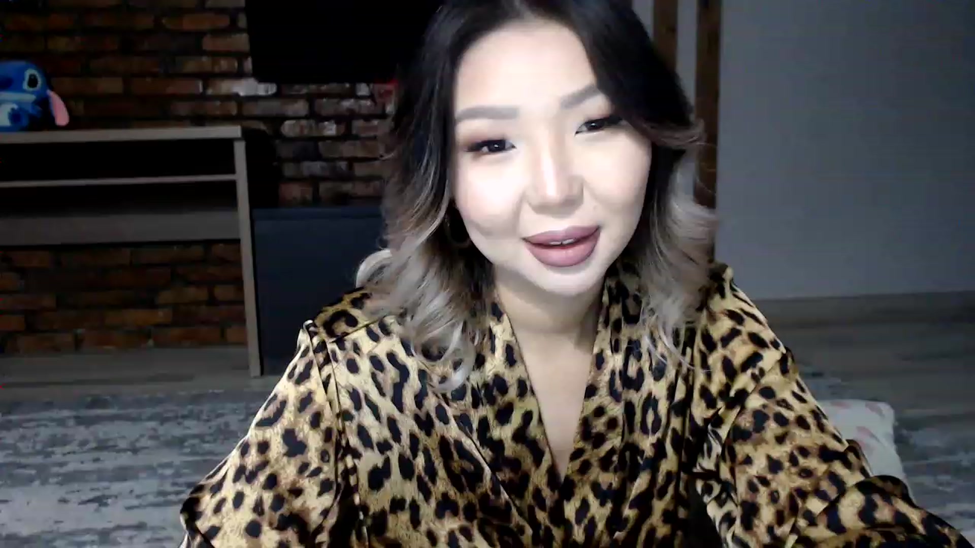 Gallery image thumbnail from MinggLee_'s myfreecams stream on, 01/31/2023, 20:31 image 2 of 20