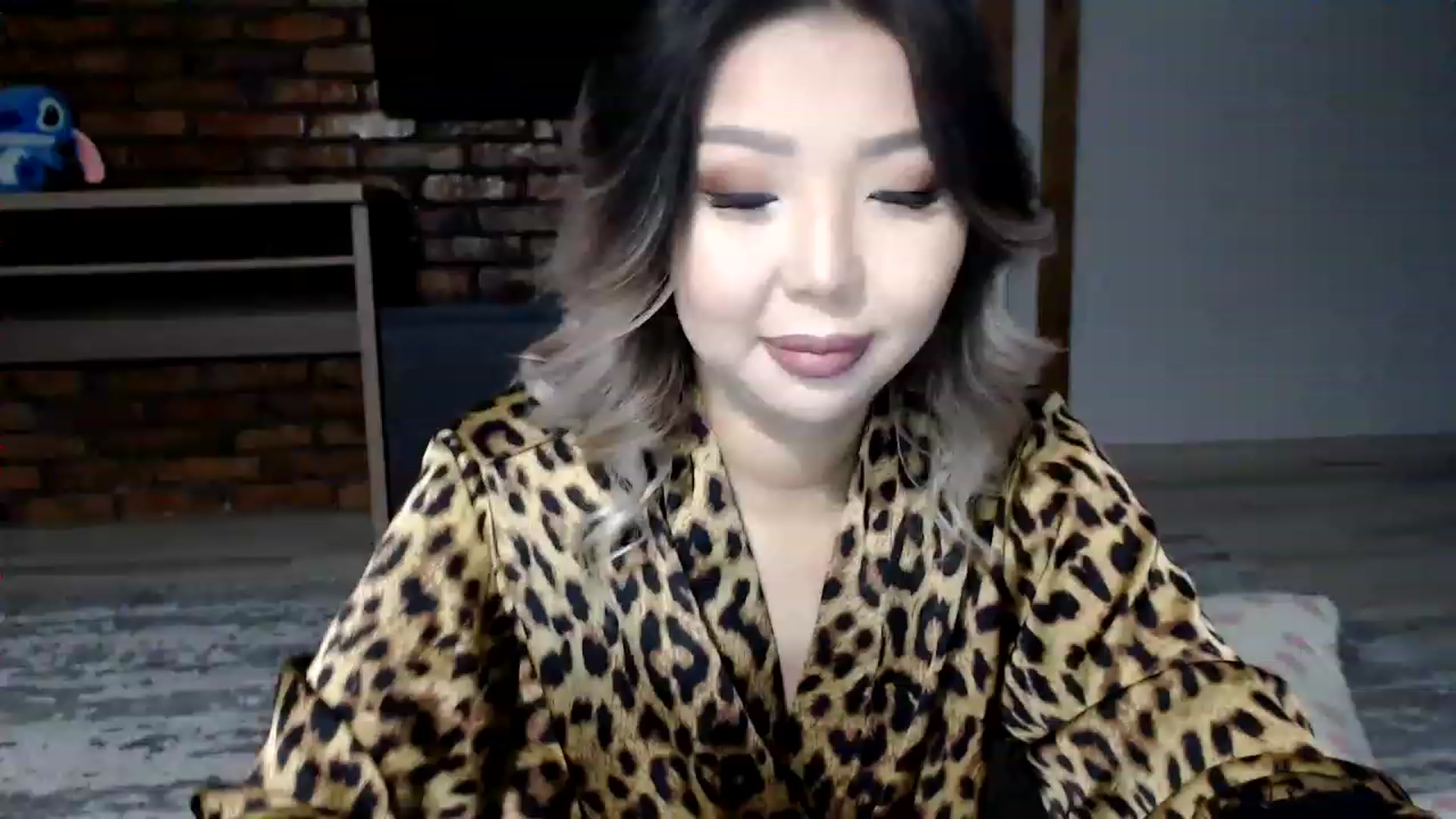 Gallery image thumbnail from MinggLee_'s myfreecams stream on, 01/31/2023, 20:31 image 4 of 20