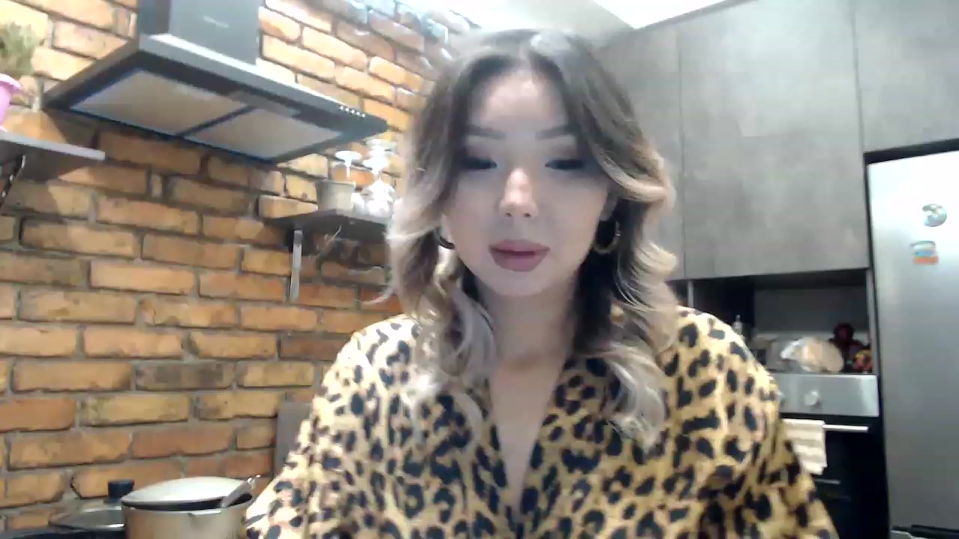Gallery image thumbnail from MinggLee_'s myfreecams stream on, 01/31/2023, 20:31 image 19 of 20