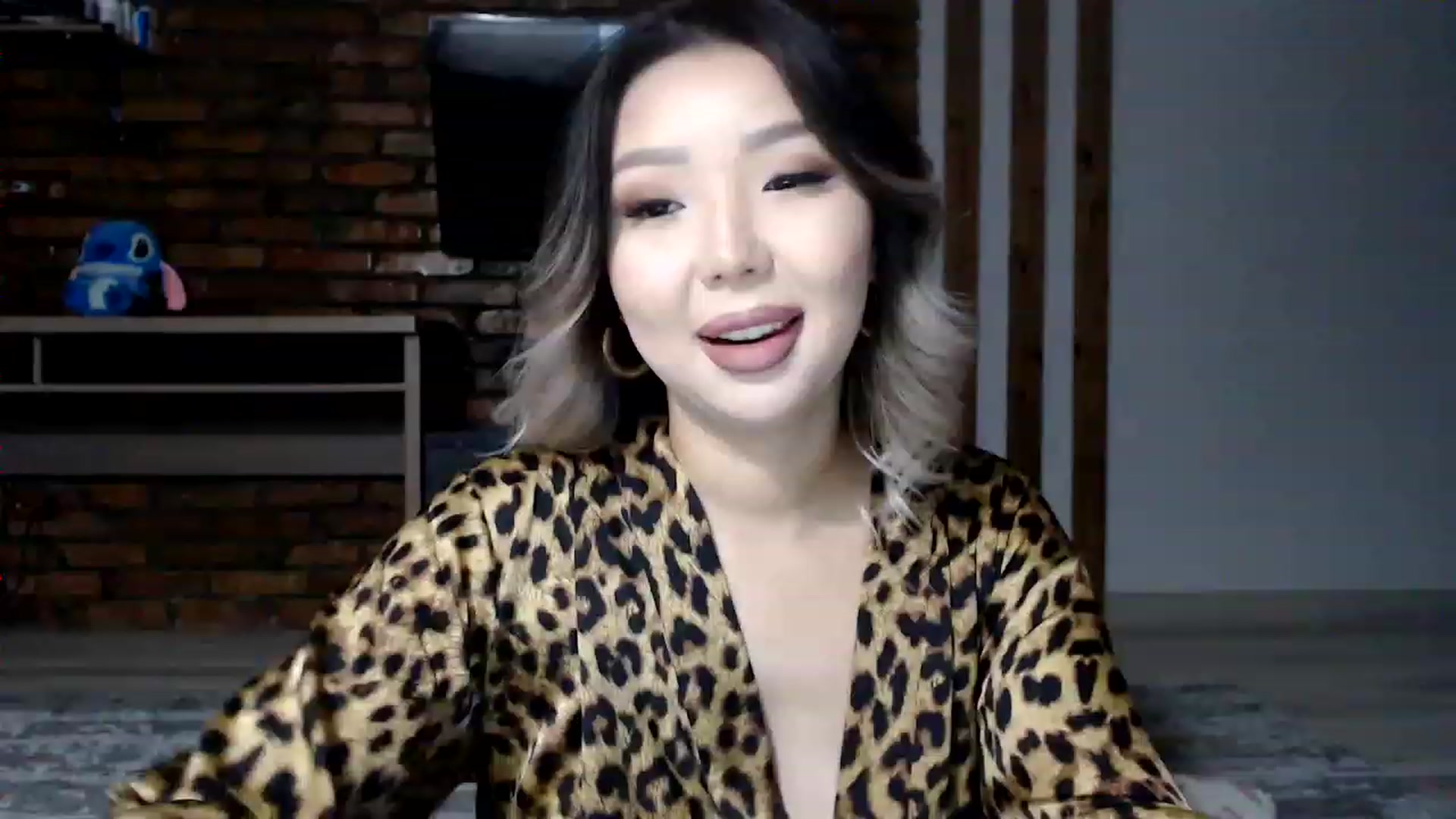 Gallery image thumbnail from MinggLee_'s myfreecams stream on, 01/31/2023, 20:31 image 10 of 20