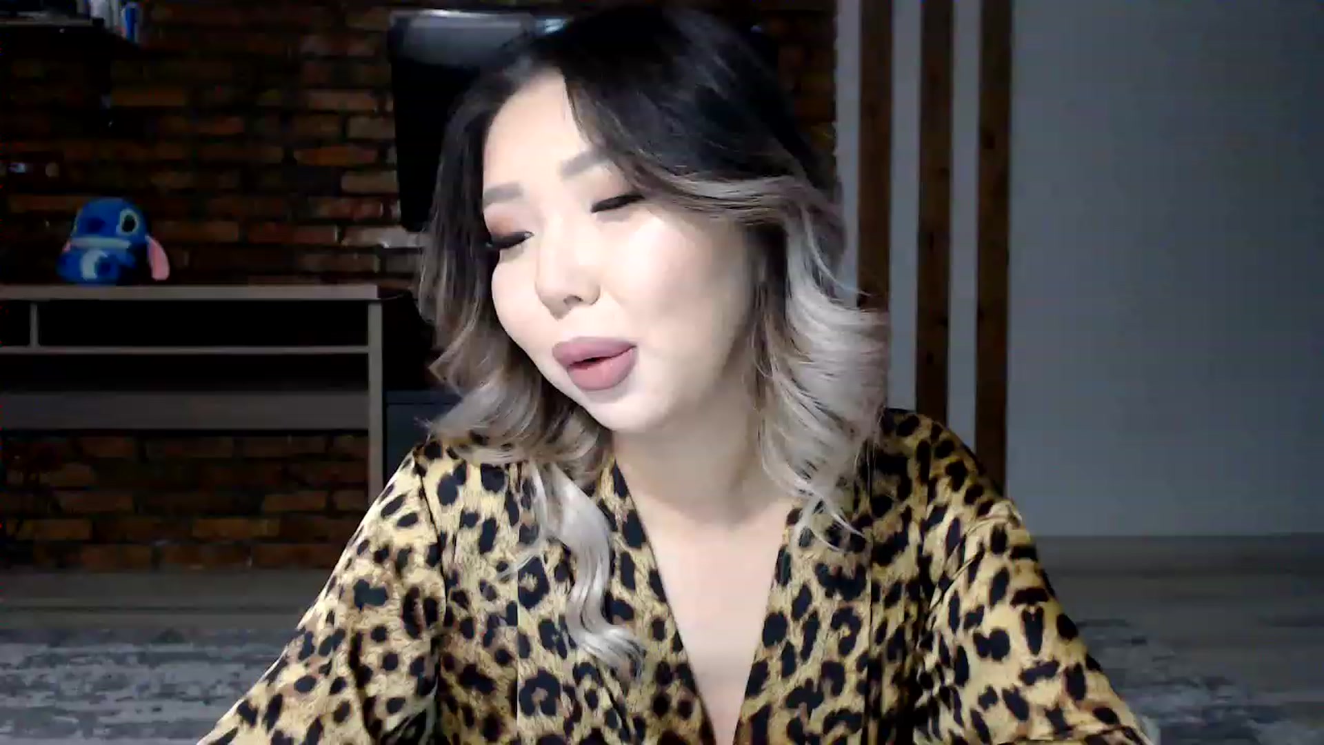 Gallery image thumbnail from MinggLee_'s myfreecams stream on, 01/31/2023, 20:31 image 11 of 20