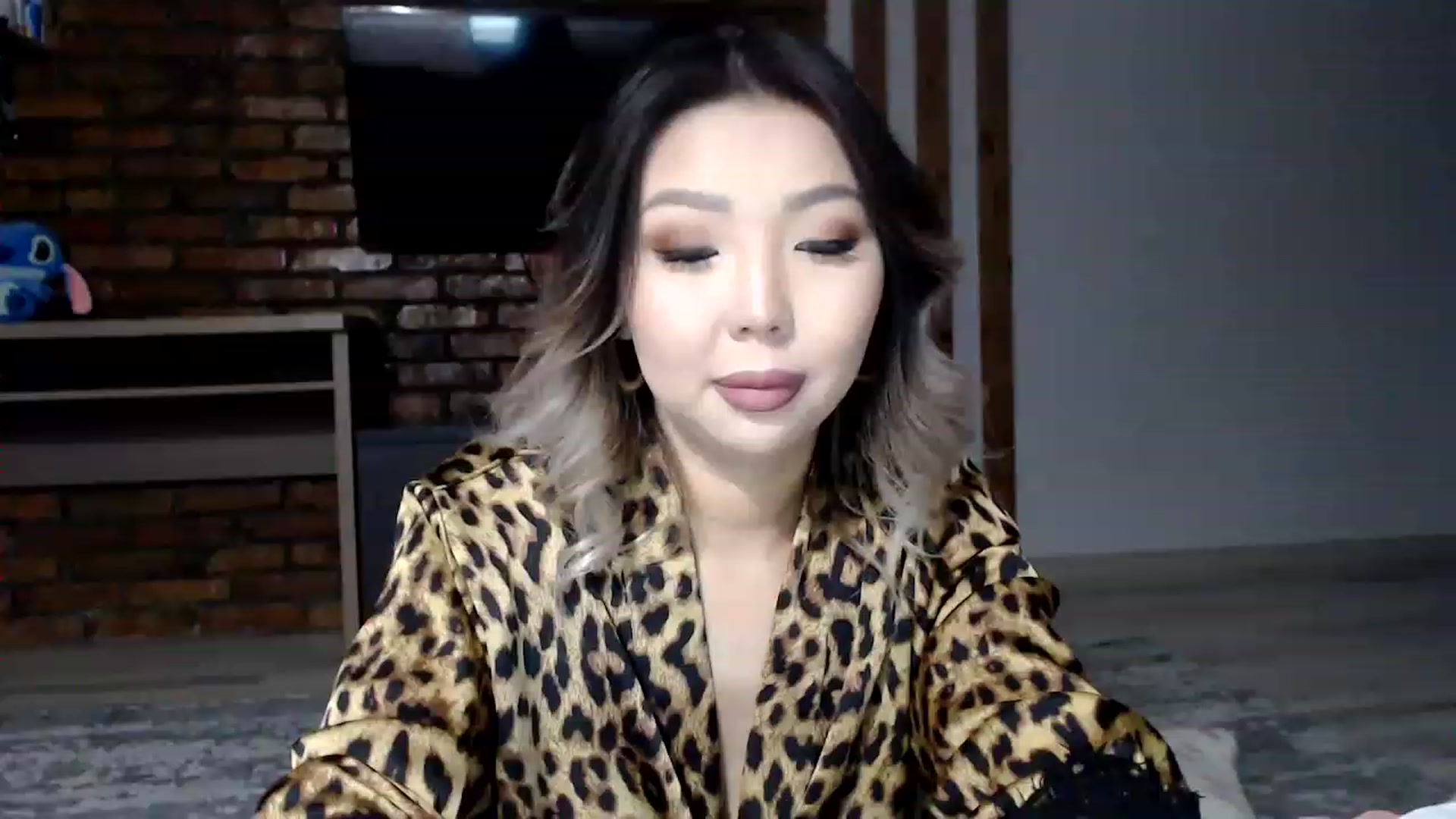 Gallery image thumbnail from MinggLee_'s myfreecams stream on, 01/31/2023, 20:31 image 1 of 20