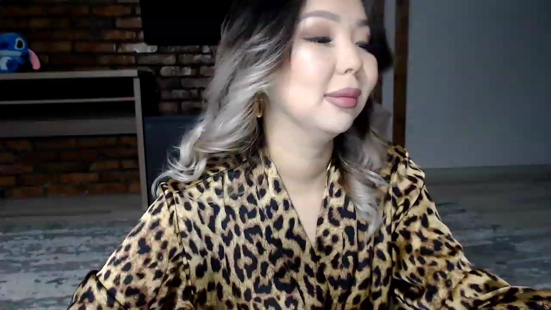 Gallery image thumbnail from MinggLee_'s myfreecams stream on, 01/31/2023, 20:31 image 7 of 20