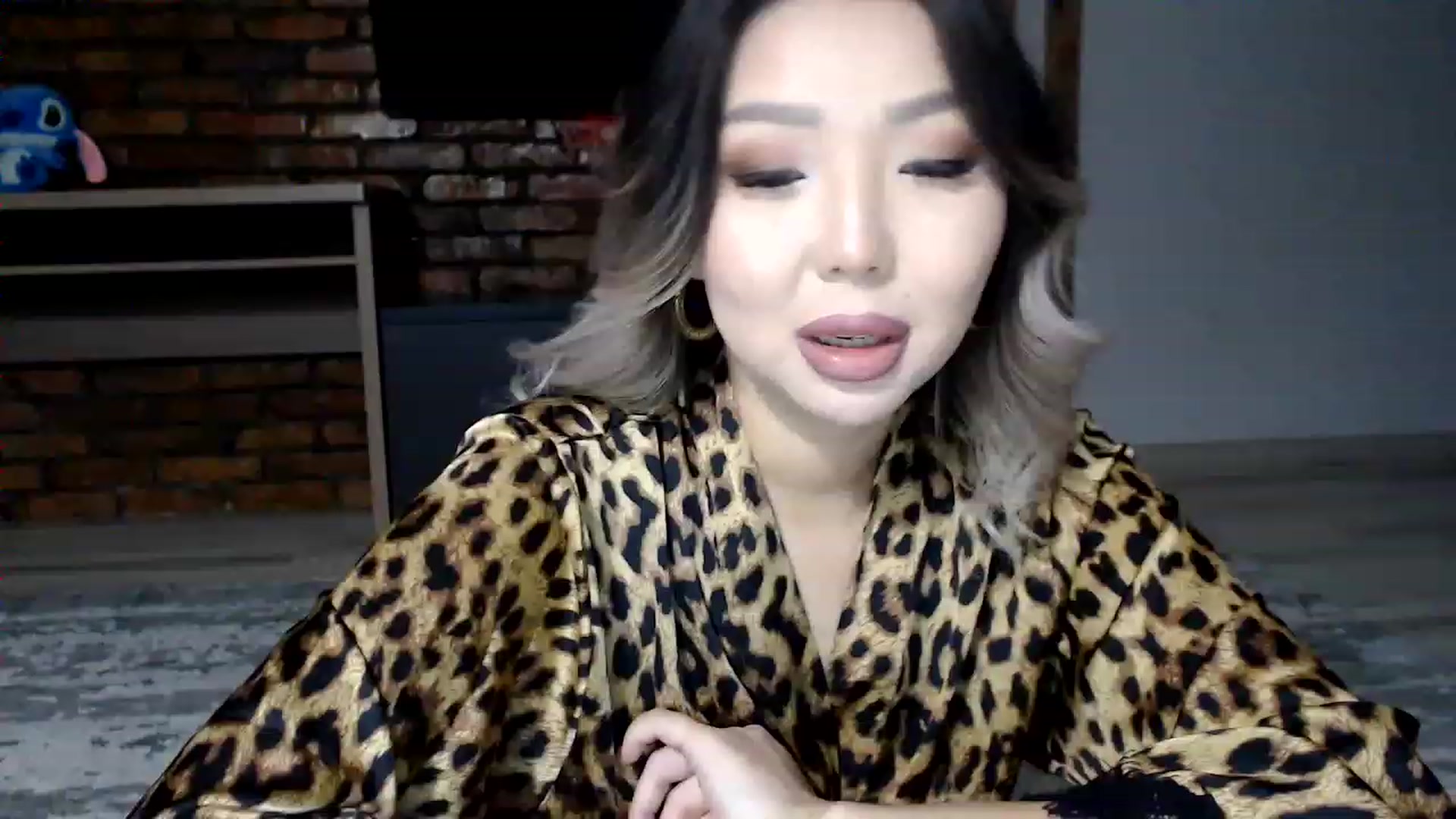 Gallery image thumbnail from MinggLee_'s myfreecams stream on, 01/31/2023, 20:31 image 6 of 20