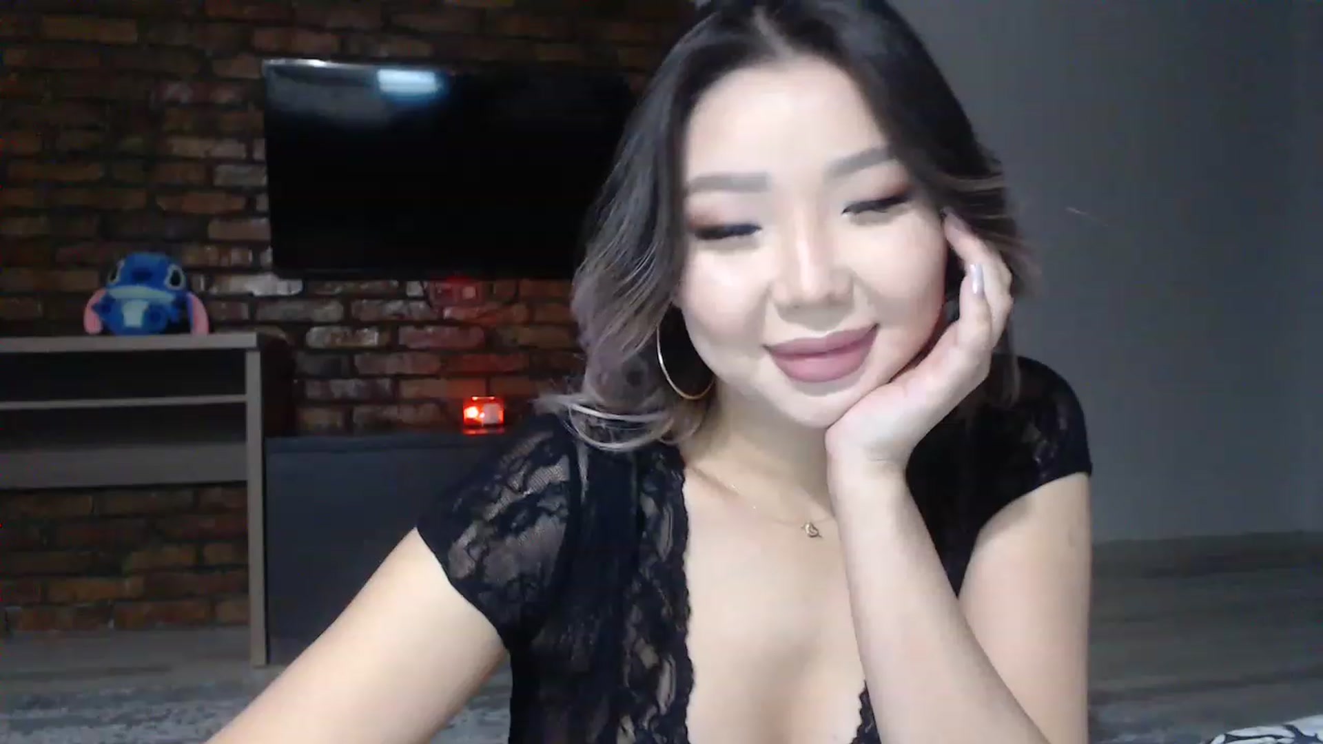 Gallery image thumbnail from MinggLee_'s myfreecams stream on, 02/13/2023, 17:23 image 3 of 20