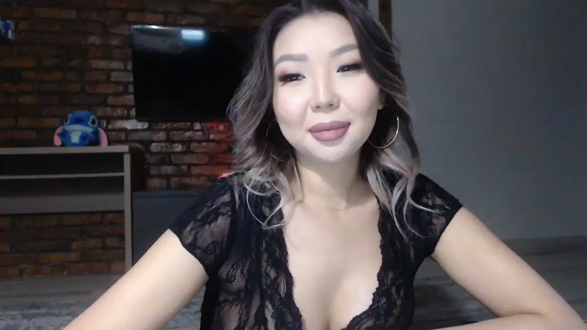 Gallery image thumbnail from MinggLee_'s myfreecams stream on, 02/13/2023, 17:23 image 9 of 20