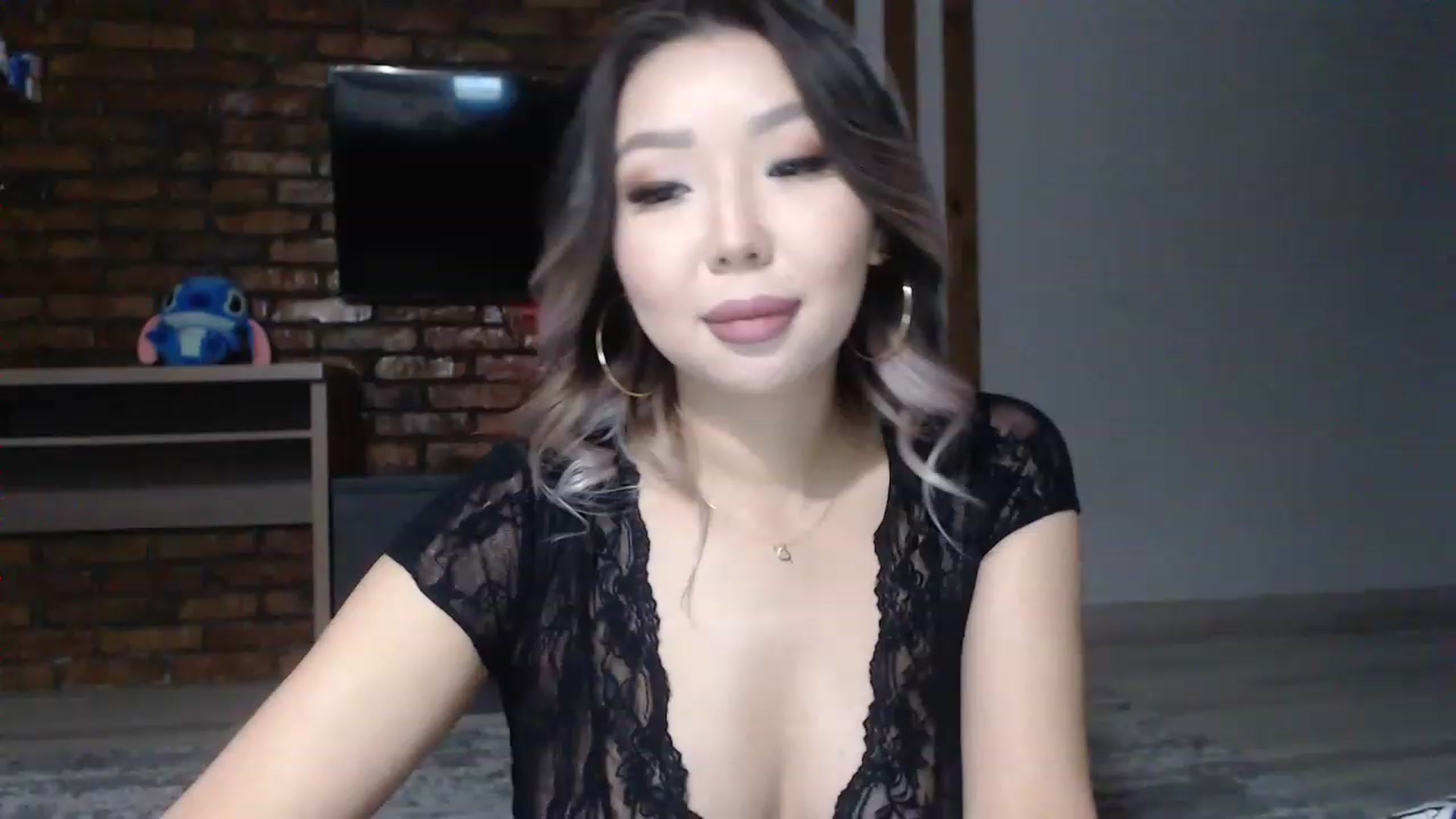 Gallery image thumbnail from MinggLee_'s myfreecams stream on, 02/13/2023, 17:23 image 12 of 20