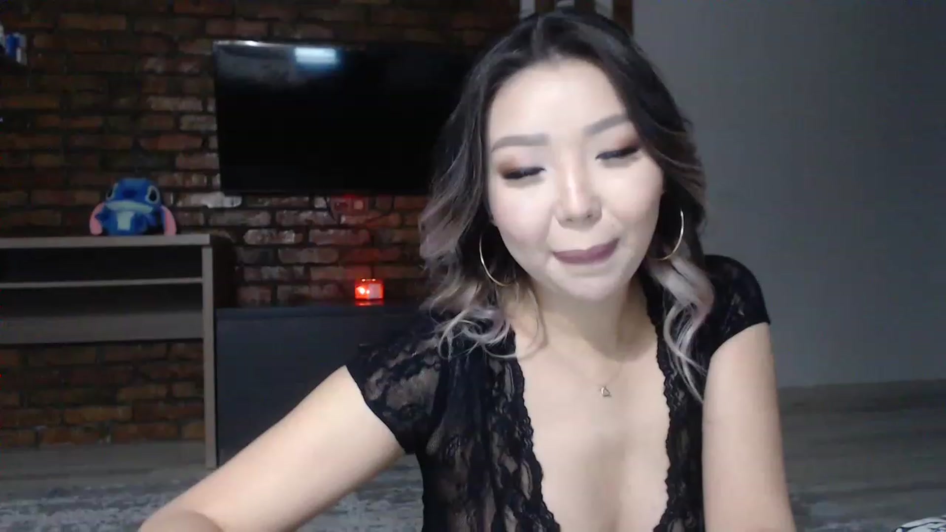 Gallery image thumbnail from MinggLee_'s myfreecams stream on, 02/13/2023, 17:23 image 10 of 20