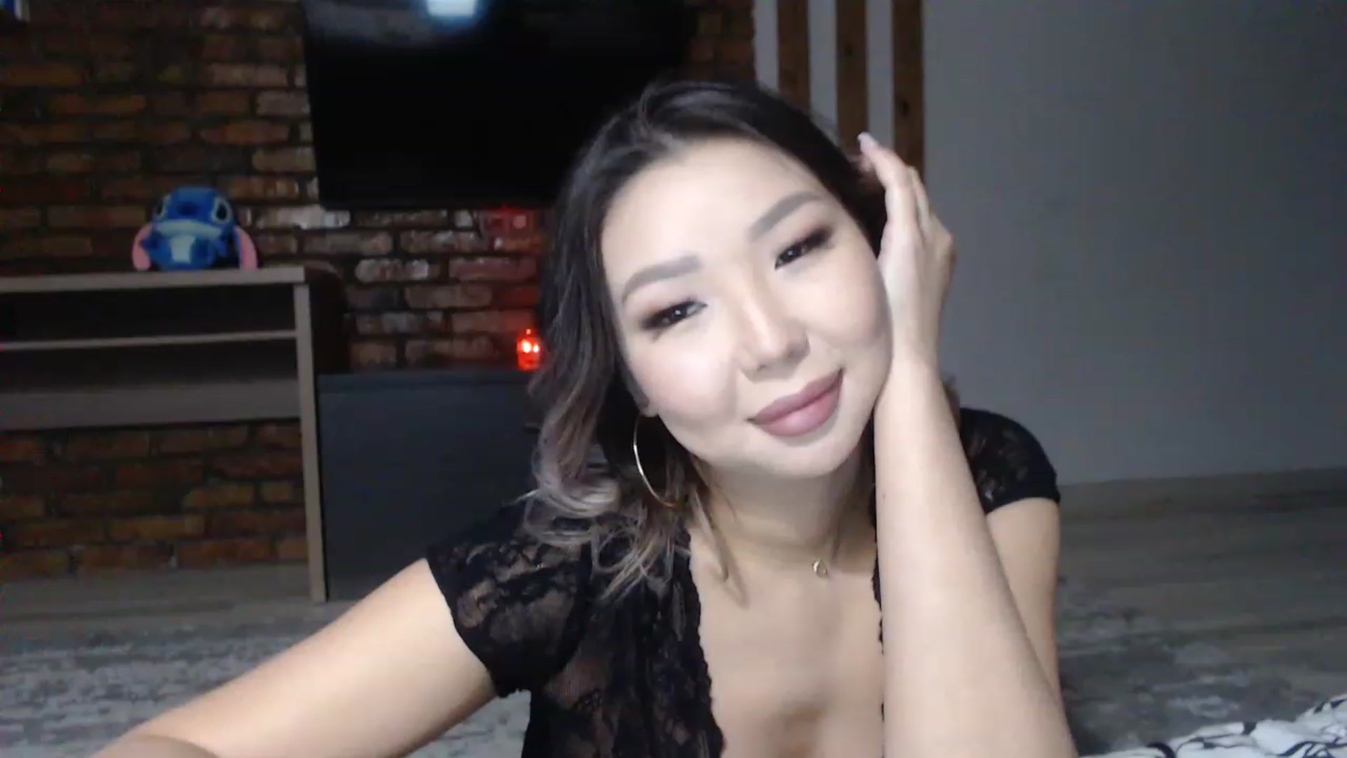 Gallery image thumbnail from MinggLee_'s myfreecams stream on, 02/13/2023, 17:23 image 17 of 20