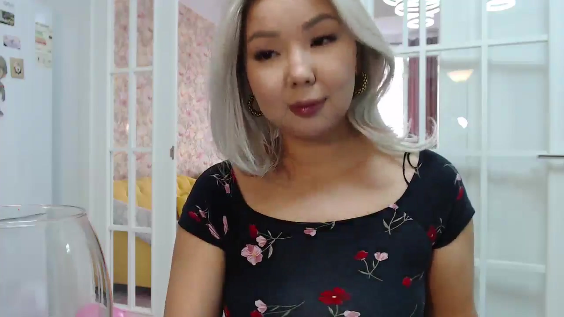 Gallery image thumbnail from MinggLee_'s myfreecams stream on, 03/02/2026, 09:51 image 6 of 20