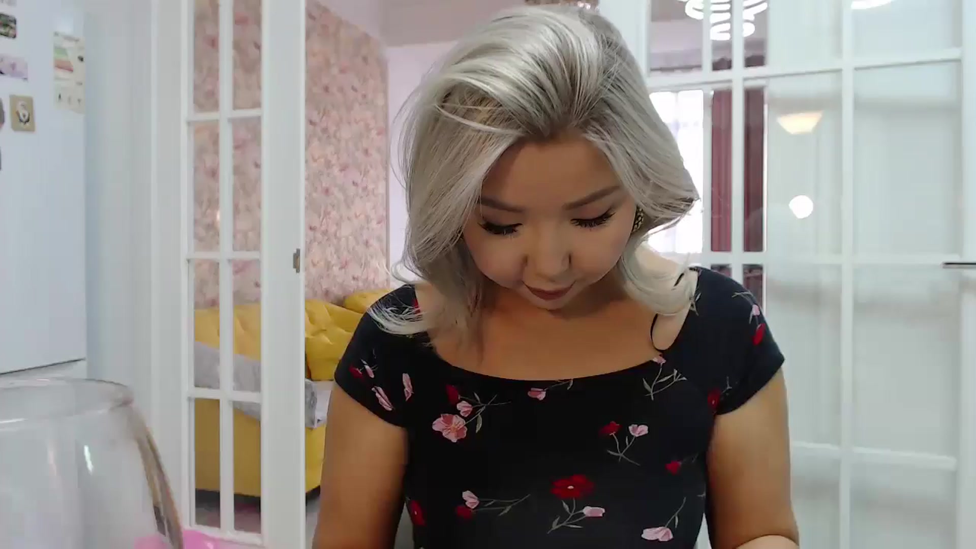 Gallery image thumbnail from MinggLee_'s myfreecams stream on, 03/02/2026, 09:51 image 18 of 20
