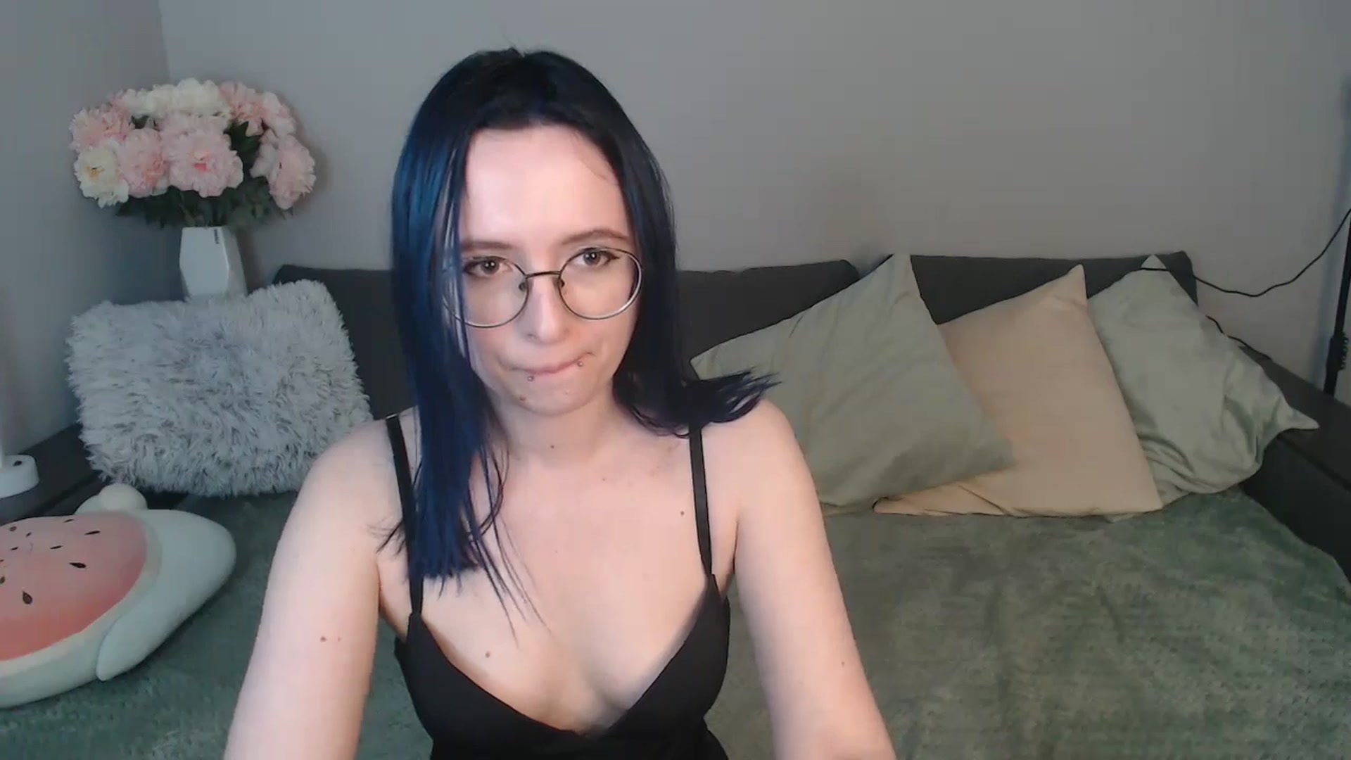Gallery image thumbnail from Mini_Diva's myfreecams stream on, 04/20/2025, 10:46 image 15 of 20