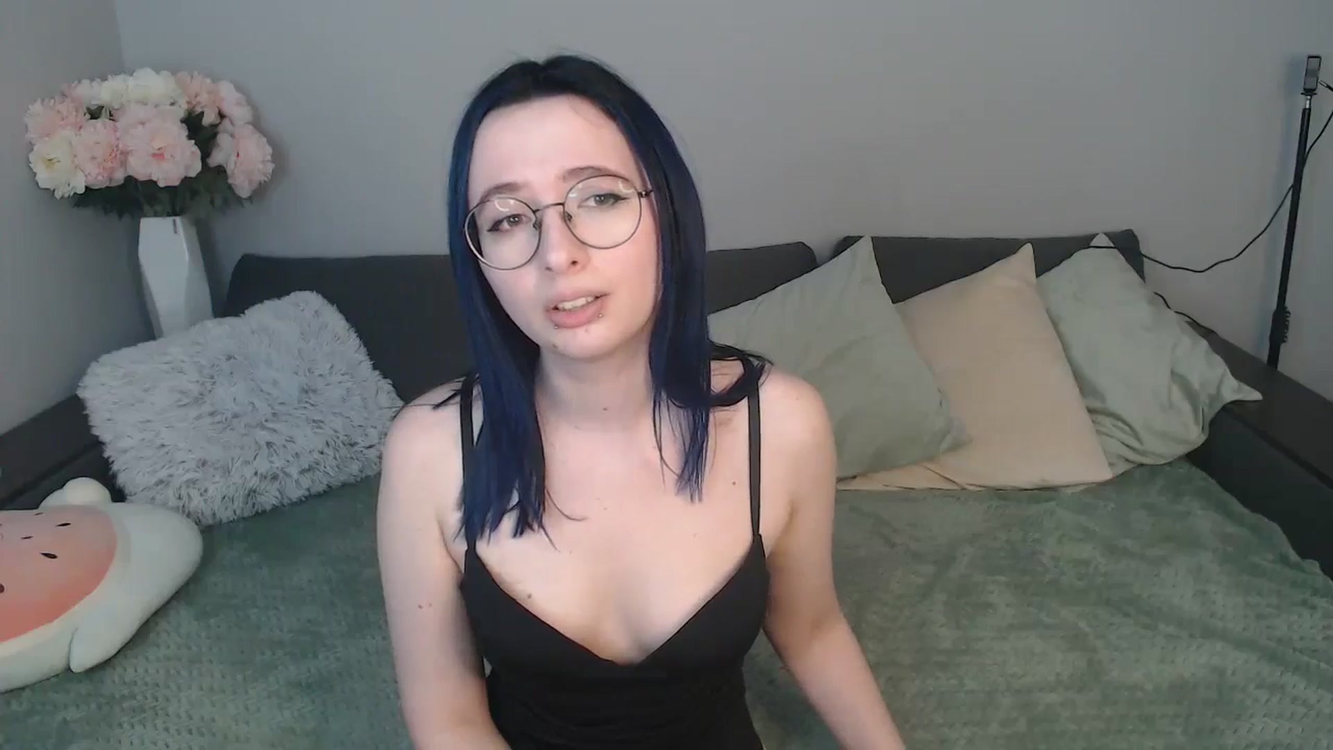 Gallery image thumbnail from Mini_Diva's myfreecams stream on, 04/20/2025, 12:25 image 6 of 20