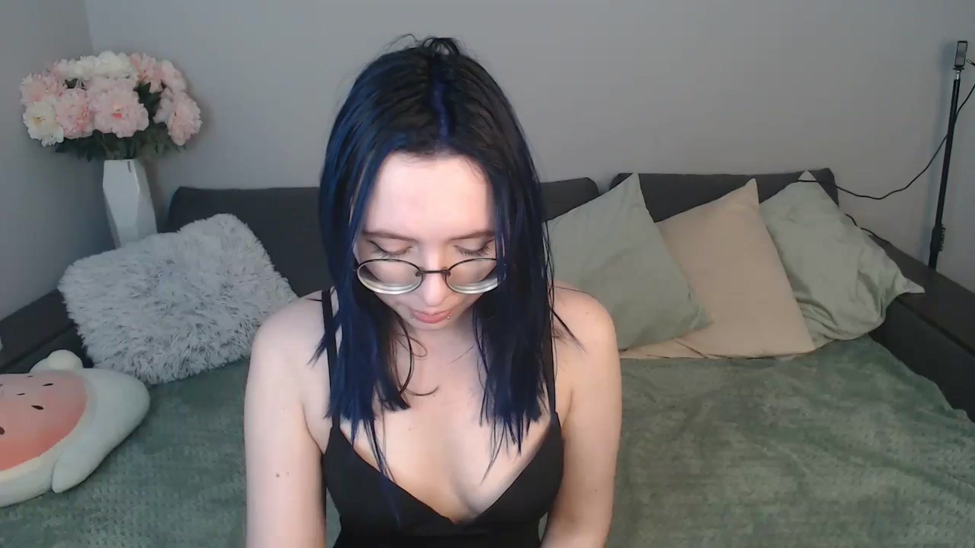 Gallery image thumbnail from Mini_Diva's myfreecams stream on, 04/20/2025, 12:25 image 1 of 20