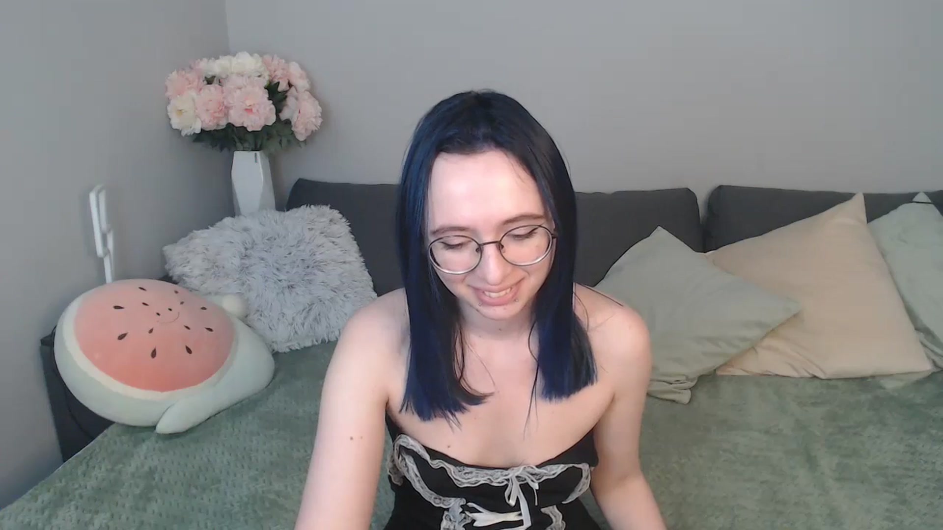 Gallery image thumbnail from Mini_Diva's myfreecams stream on, 04/21/2025, 12:17 image 14 of 20