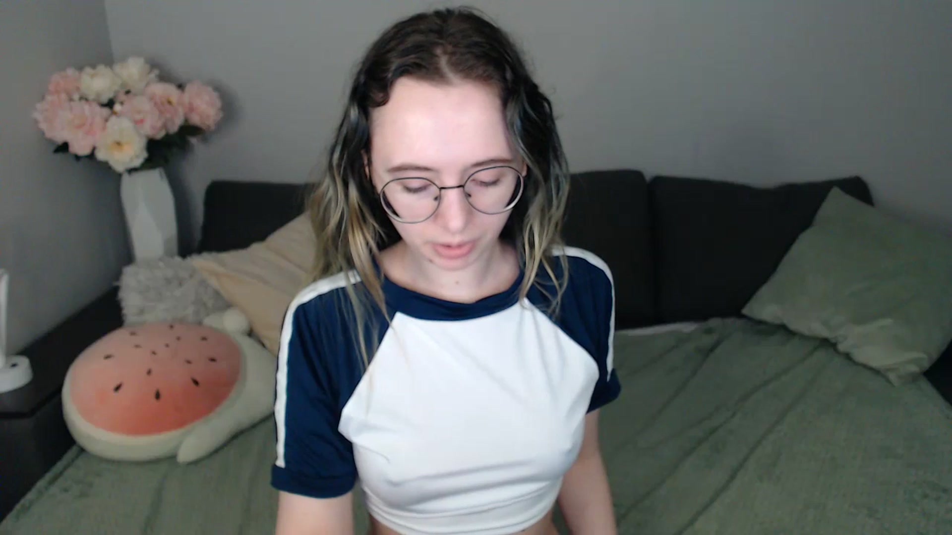 Gallery image thumbnail from Mini_Diva's myfreecams stream on, 10/26/2025, 09:58 image 9 of 20