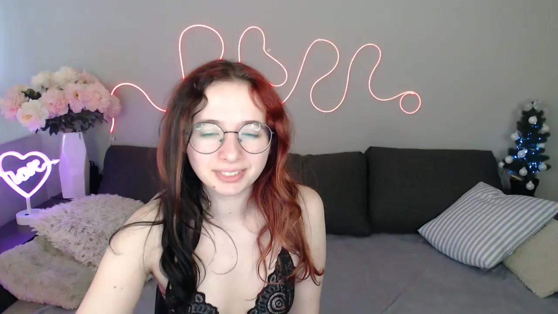 Gallery image thumbnail from Mini_Diva's myfreecams stream on, 12/24/2025, 11:04 image 6 of 20