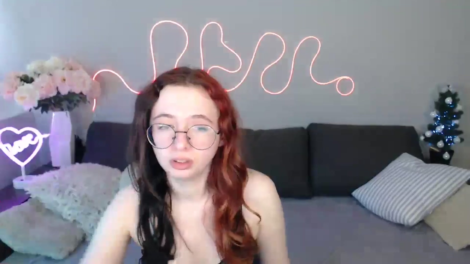 Gallery image thumbnail from Mini_Diva's myfreecams stream on, 12/24/2025, 11:04 image 19 of 20