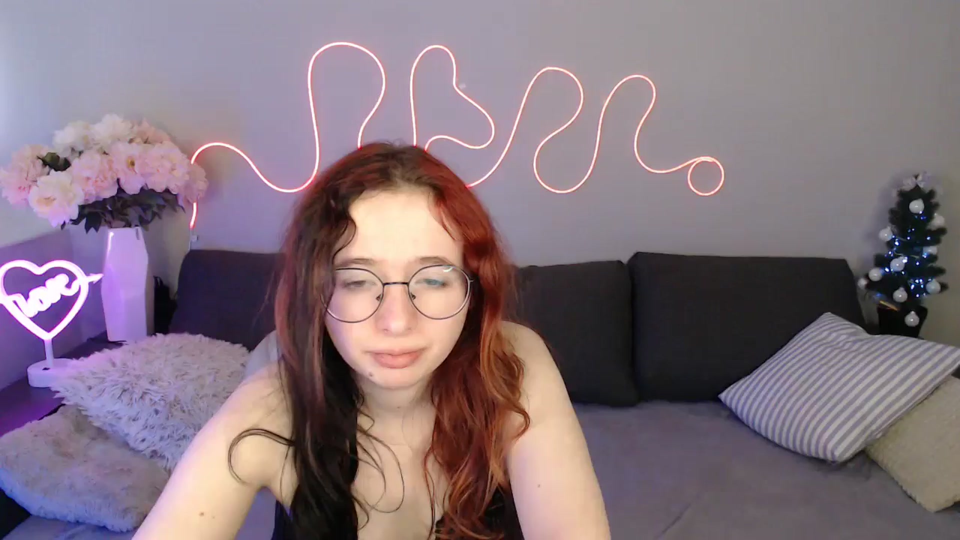 Gallery image thumbnail from Mini_Diva's myfreecams stream on, 12/24/2025, 11:04 image 8 of 20