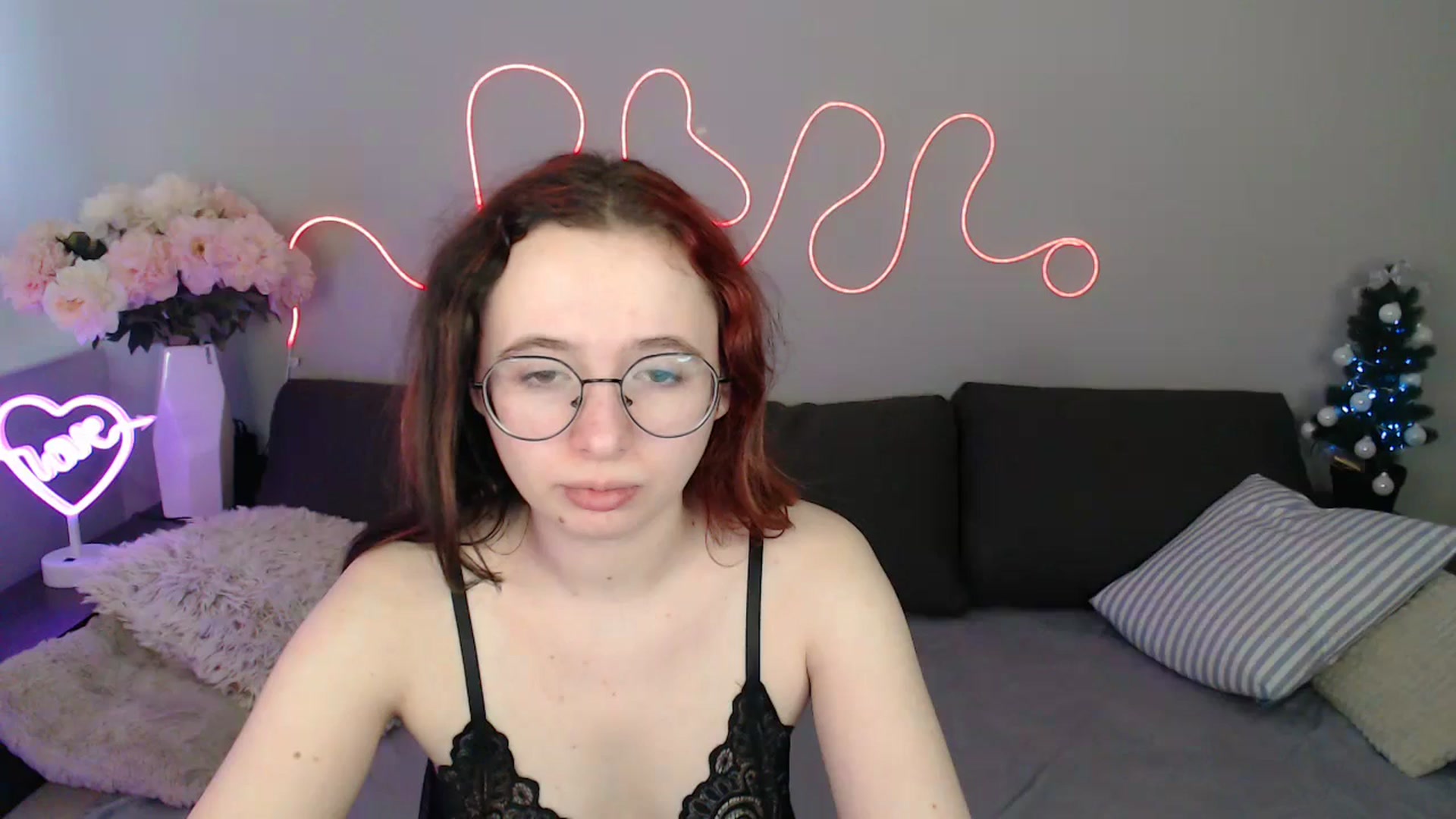 Gallery image thumbnail from Mini_Diva's myfreecams stream on, 12/24/2025, 11:04 image 10 of 20