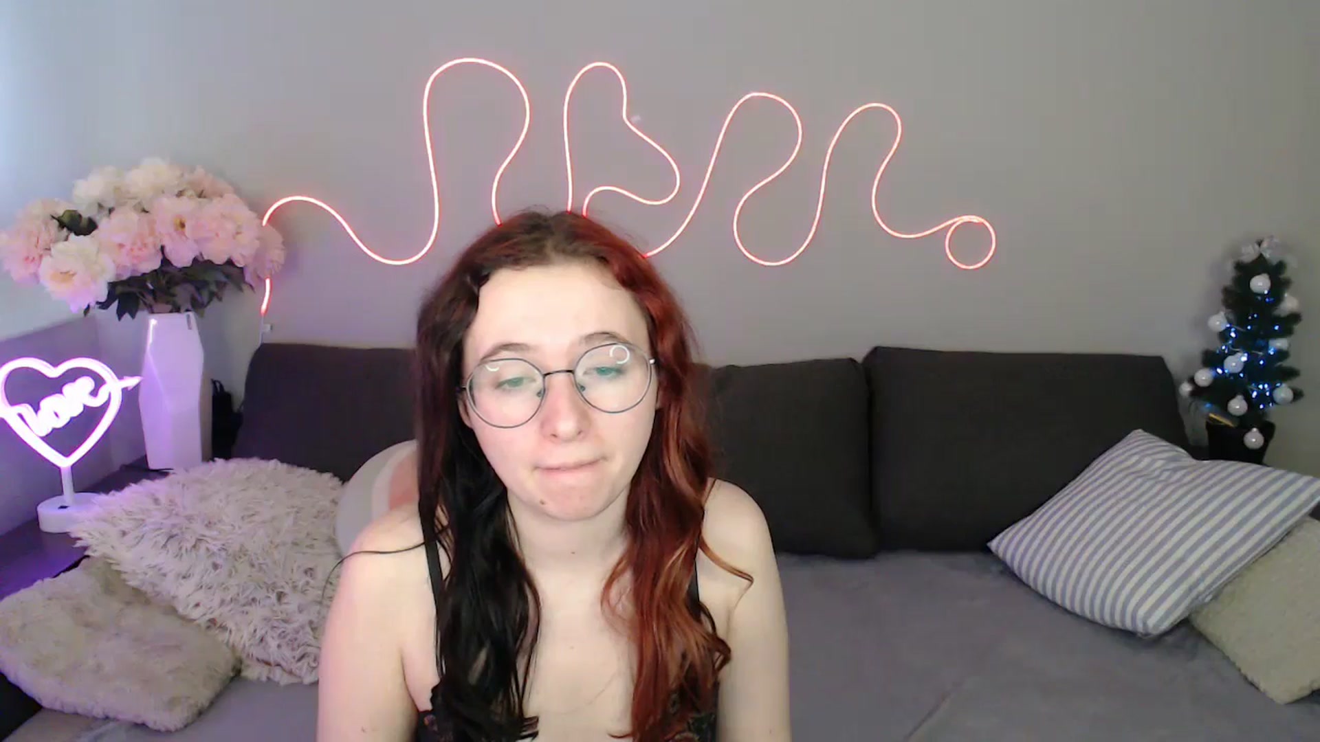 Gallery image thumbnail from Mini_Diva's myfreecams stream on, 12/24/2025, 11:04 image 17 of 20