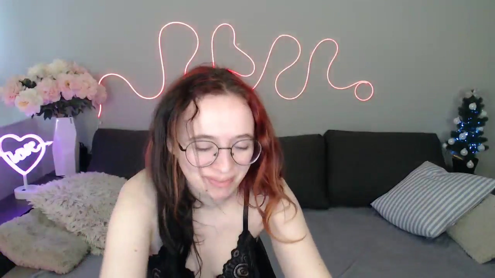 Gallery image thumbnail from Mini_Diva's myfreecams stream on, 12/24/2025, 11:04 image 2 of 20