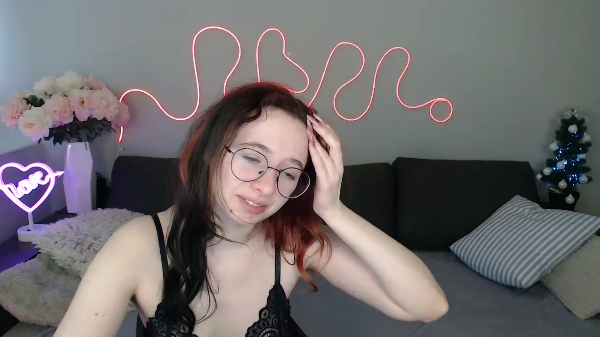 Gallery image thumbnail from Mini_Diva's myfreecams stream on, 12/24/2025, 11:04 image 4 of 20