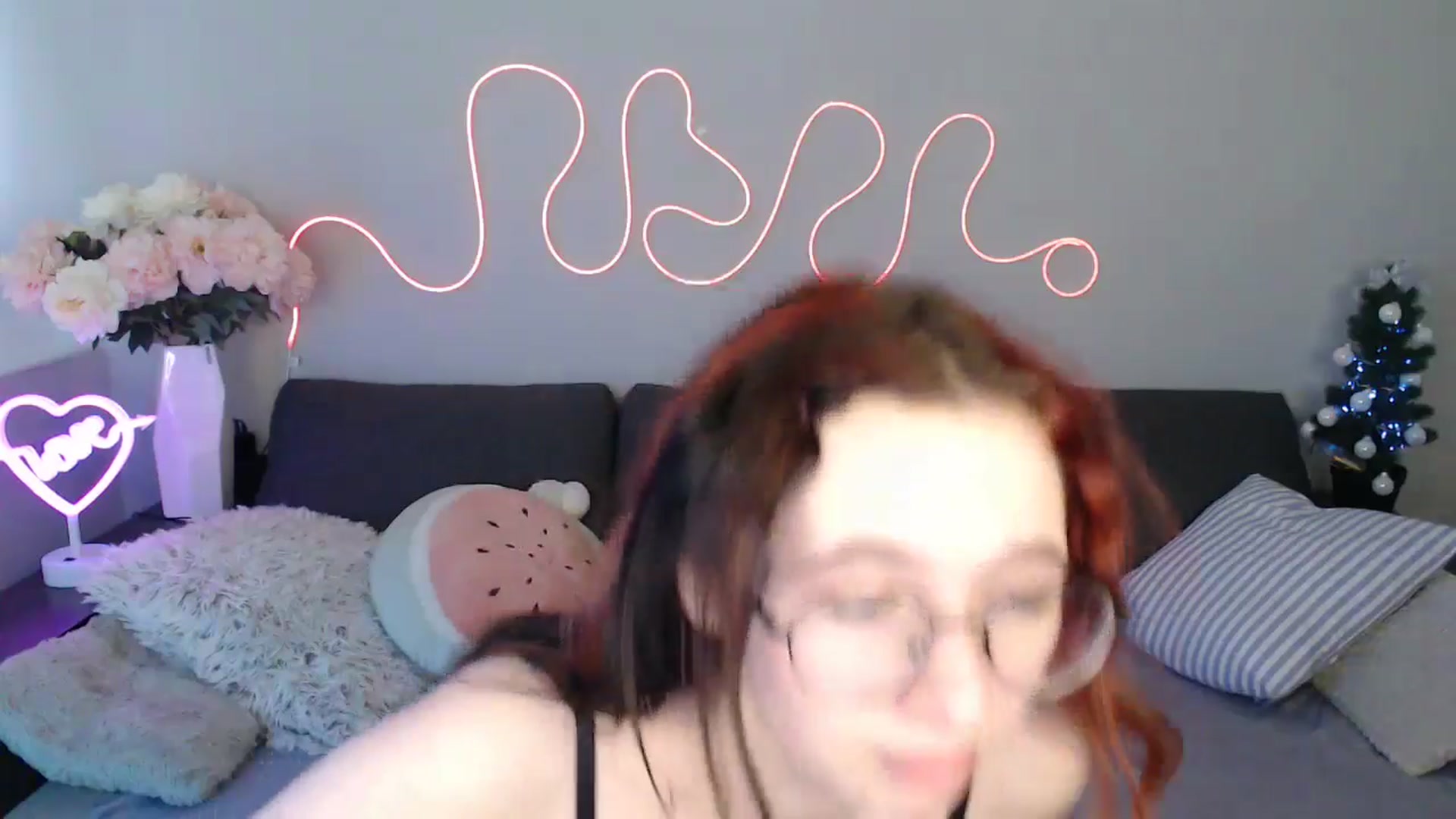Gallery image thumbnail from Mini_Diva's myfreecams stream on, 12/24/2025, 11:04 image 14 of 20