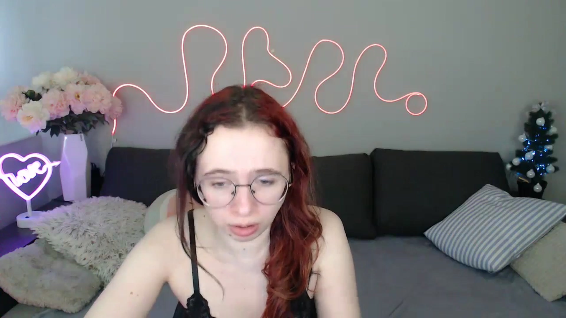 Gallery image thumbnail from Mini_Diva's myfreecams stream on, 12/24/2025, 11:37 image 2 of 20