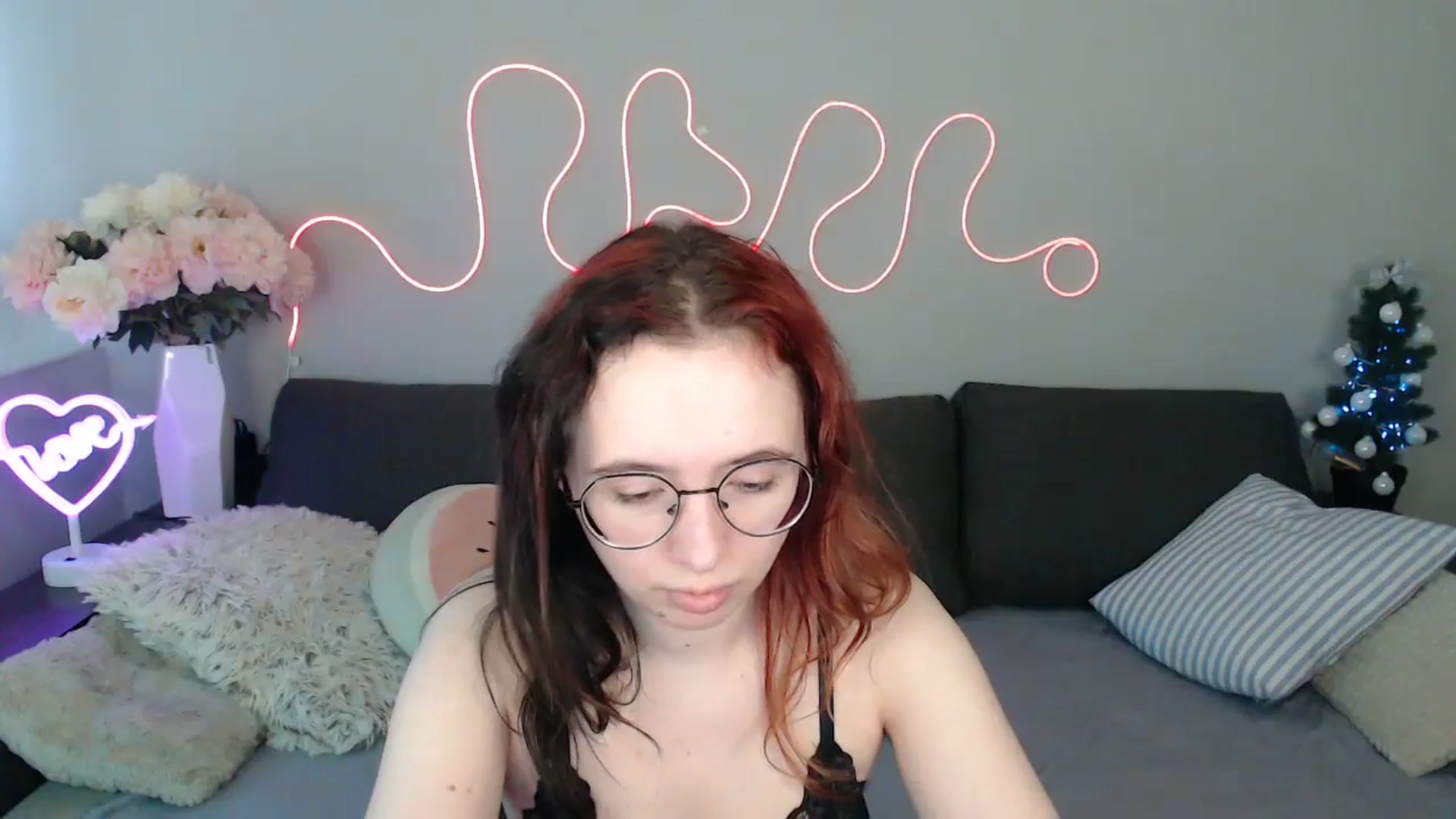 Gallery image thumbnail from Mini_Diva's myfreecams stream on, 12/24/2025, 11:37 image 18 of 20