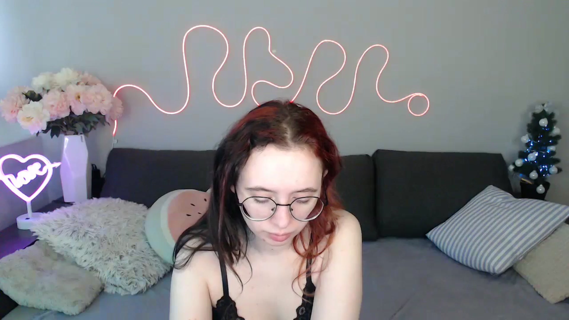 Gallery image thumbnail from Mini_Diva's myfreecams stream on, 12/24/2025, 11:37 image 12 of 20