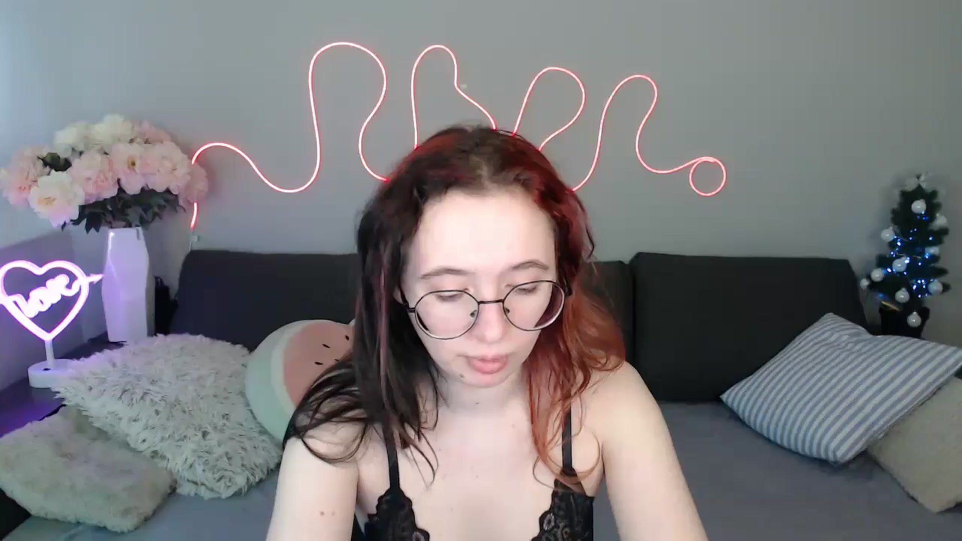 Gallery image thumbnail from Mini_Diva's myfreecams stream on, 12/24/2025, 11:37 image 14 of 20