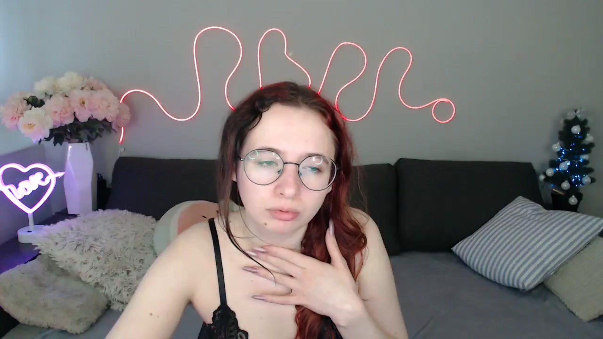 Gallery image thumbnail from Mini_Diva's myfreecams stream on, 12/24/2025, 11:37 image 3 of 20
