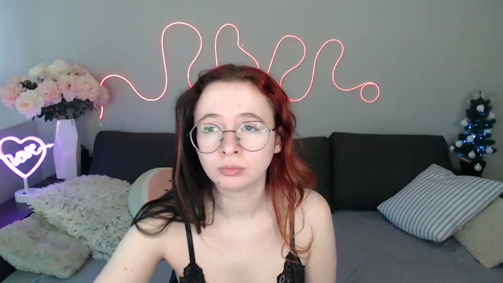 Gallery image thumbnail from Mini_Diva's myfreecams stream on, 12/24/2025, 11:37 image 13 of 20