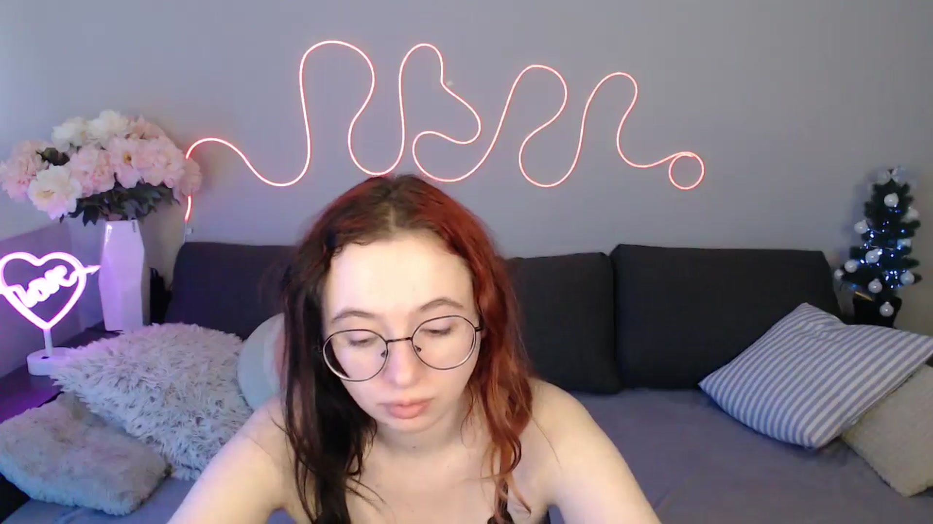 Gallery image thumbnail from Mini_Diva's myfreecams stream on, 12/24/2025, 14:42 image 6 of 20