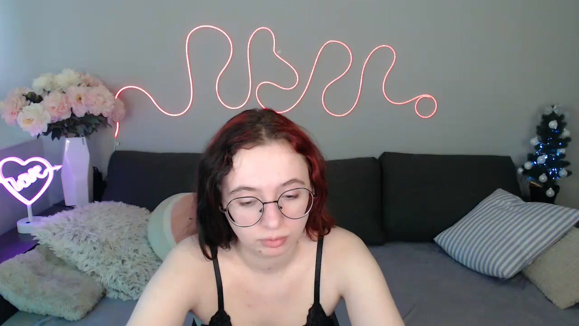 Gallery image thumbnail from Mini_Diva's myfreecams stream on, 12/24/2025, 14:42 image 5 of 20