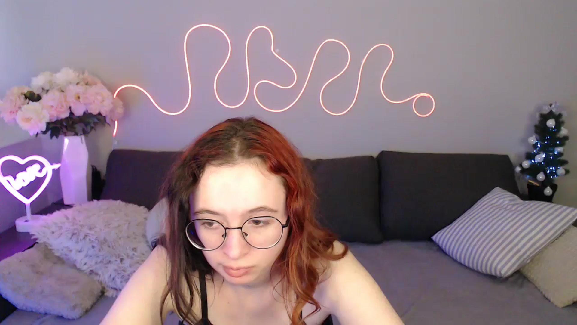 Gallery image thumbnail from Mini_Diva's myfreecams stream on, 12/24/2025, 14:42 image 8 of 20