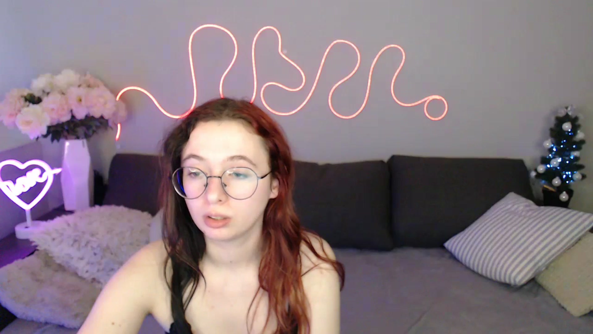 Gallery image thumbnail from Mini_Diva's myfreecams stream on, 12/24/2025, 14:42 image 9 of 20