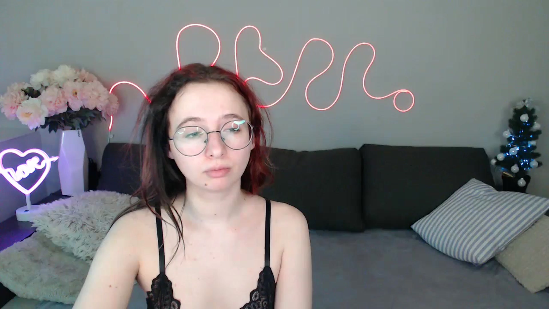 Gallery image thumbnail from Mini_Diva's myfreecams stream on, 12/24/2025, 14:42 image 17 of 20