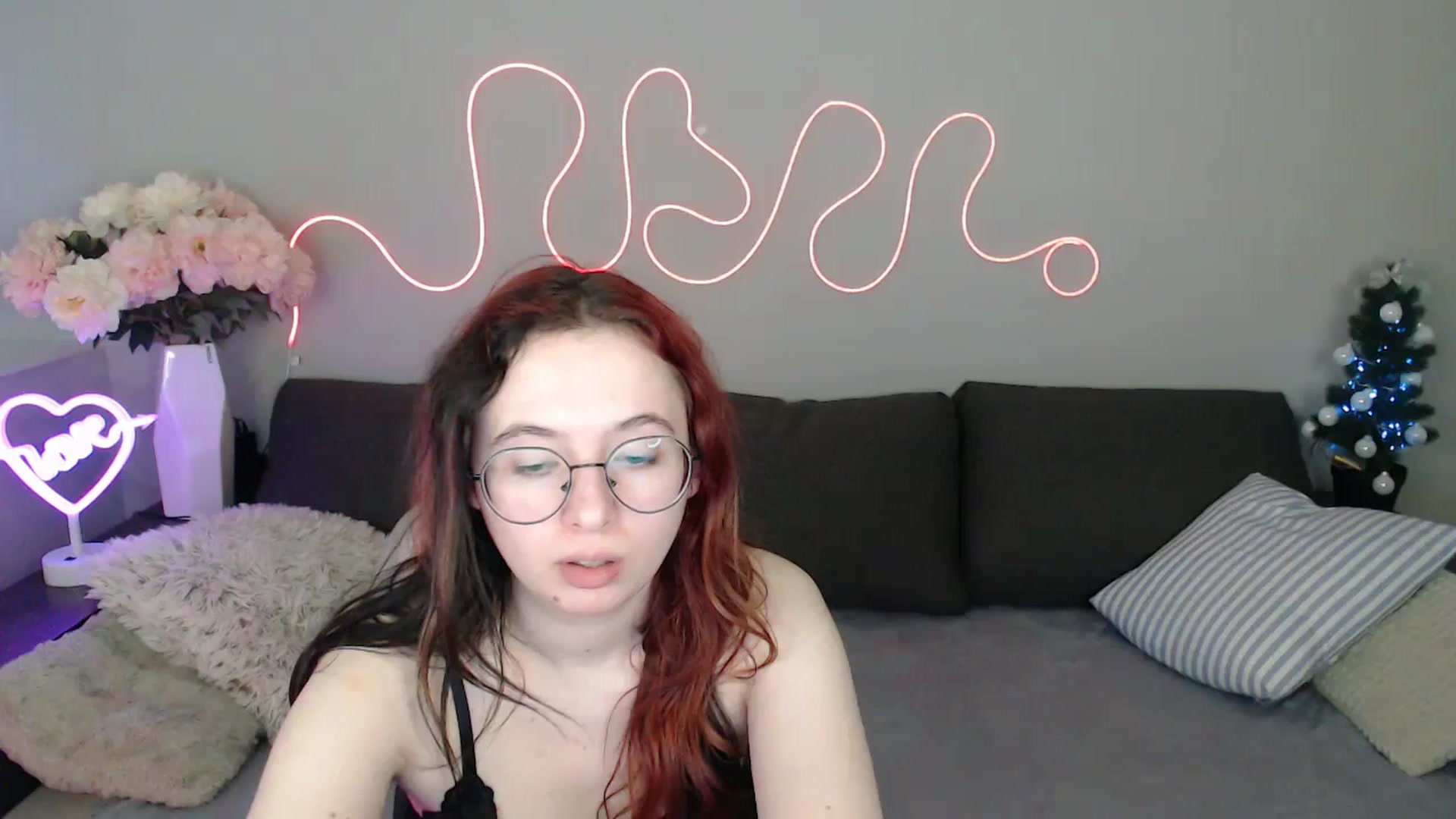 Gallery image thumbnail from Mini_Diva's myfreecams stream on, 12/24/2025, 14:42 image 12 of 20